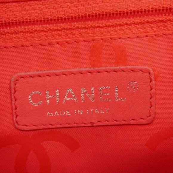 CHANEL Black Lambskin Leather Tote Bag - Picture 5 of 16